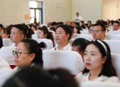 教师们则在专属课堂上快速把握从备课技